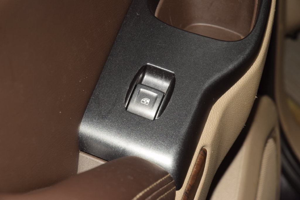 Used 2018 Chevrolet Tahoe LT AWD/4WD image 38