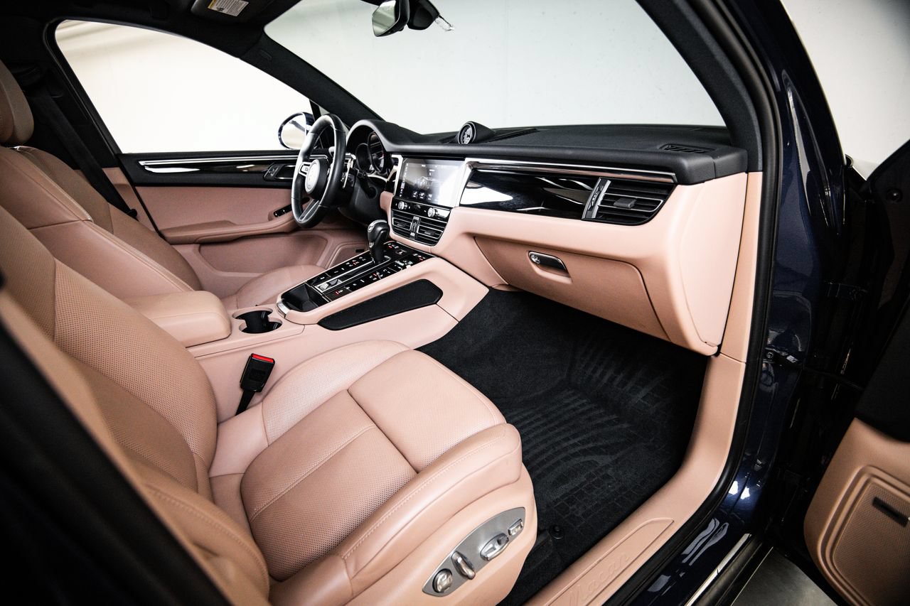 Certified 2024 Porsche Macan AWD/4WD image 28