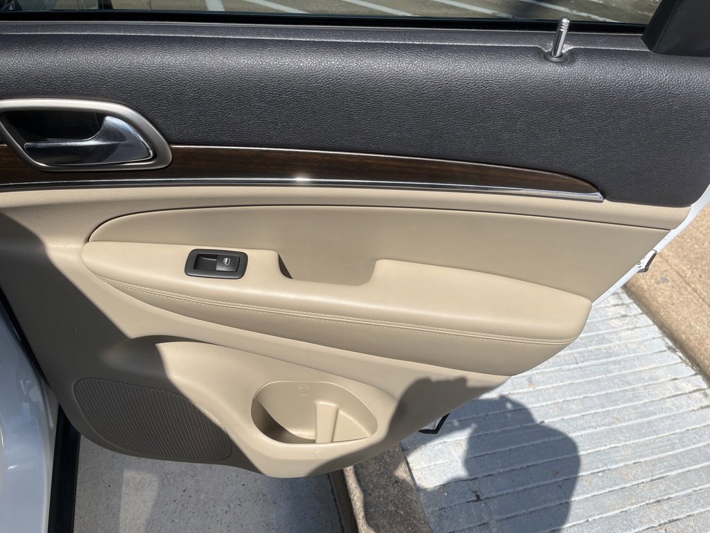 Used 2015 Jeep Grand Cherokee Limited image 25