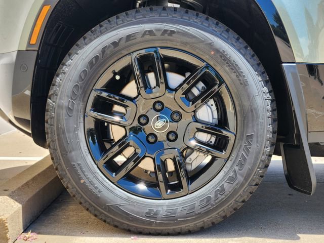 New 2025 Land Rover Defender 130 X-Dynamic SE image 7