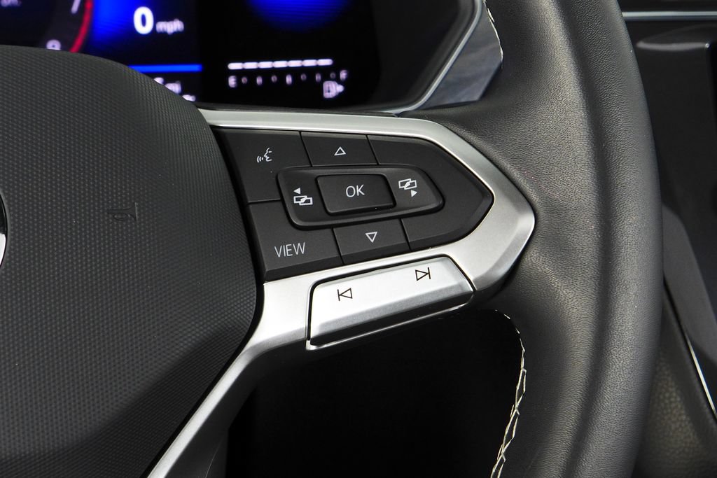 Certified 2023 Volkswagen Tiguan SE R-Line FWD image 25
