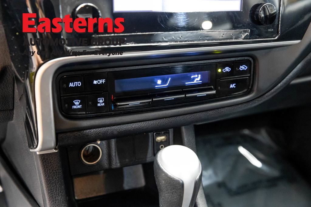 Used 2019 Toyota Corolla LE FWD image 19