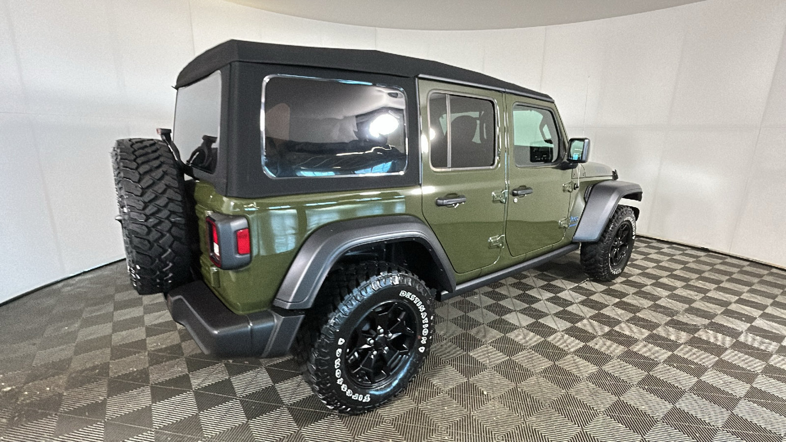 Used 2023 Jeep Wrangler Unlimited w/ Cold Weather Group AWD/4WD image 3