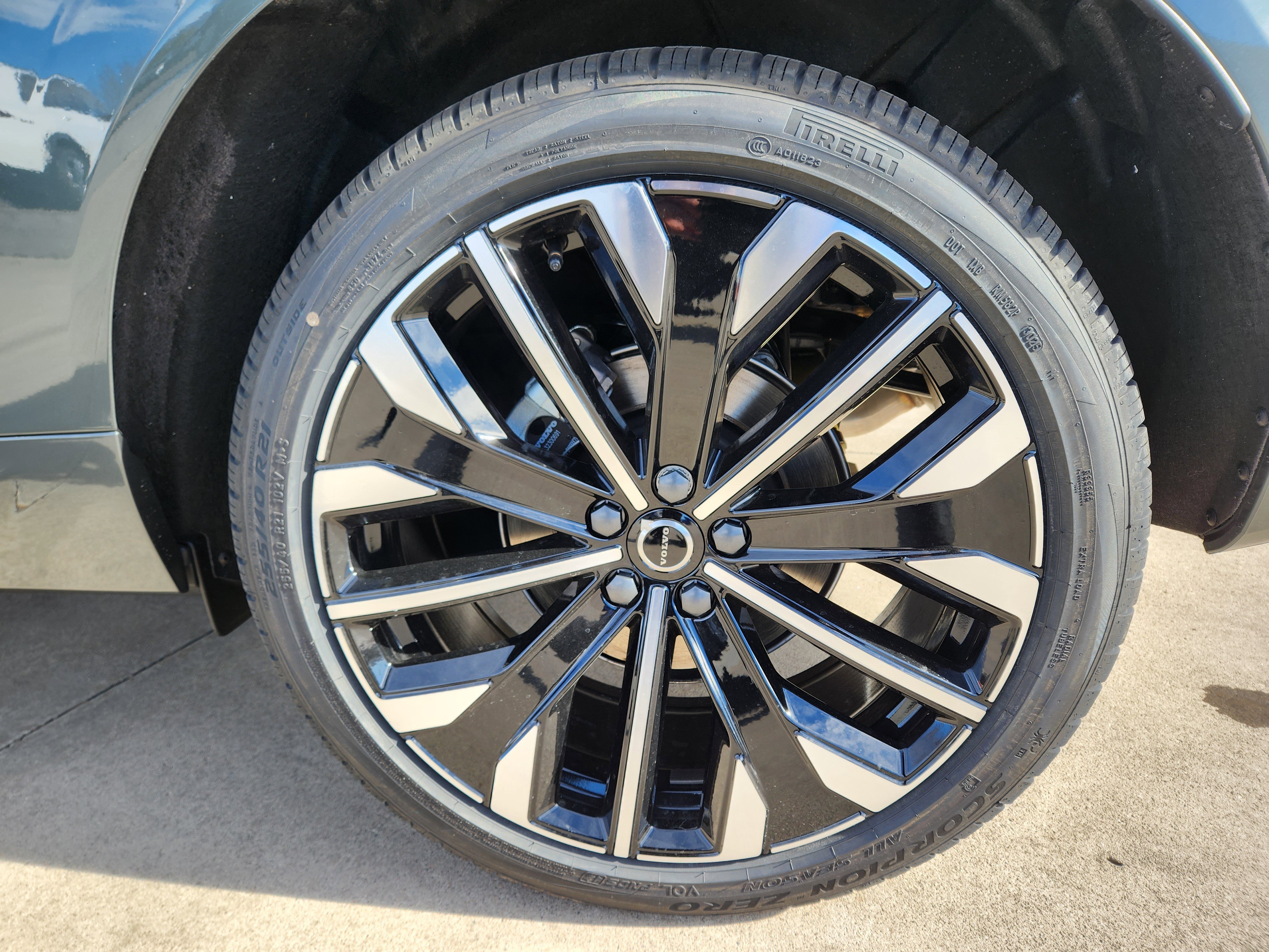 New 2026 Volvo XC60 B5 Ultra w/ Protection Package Premier image 7