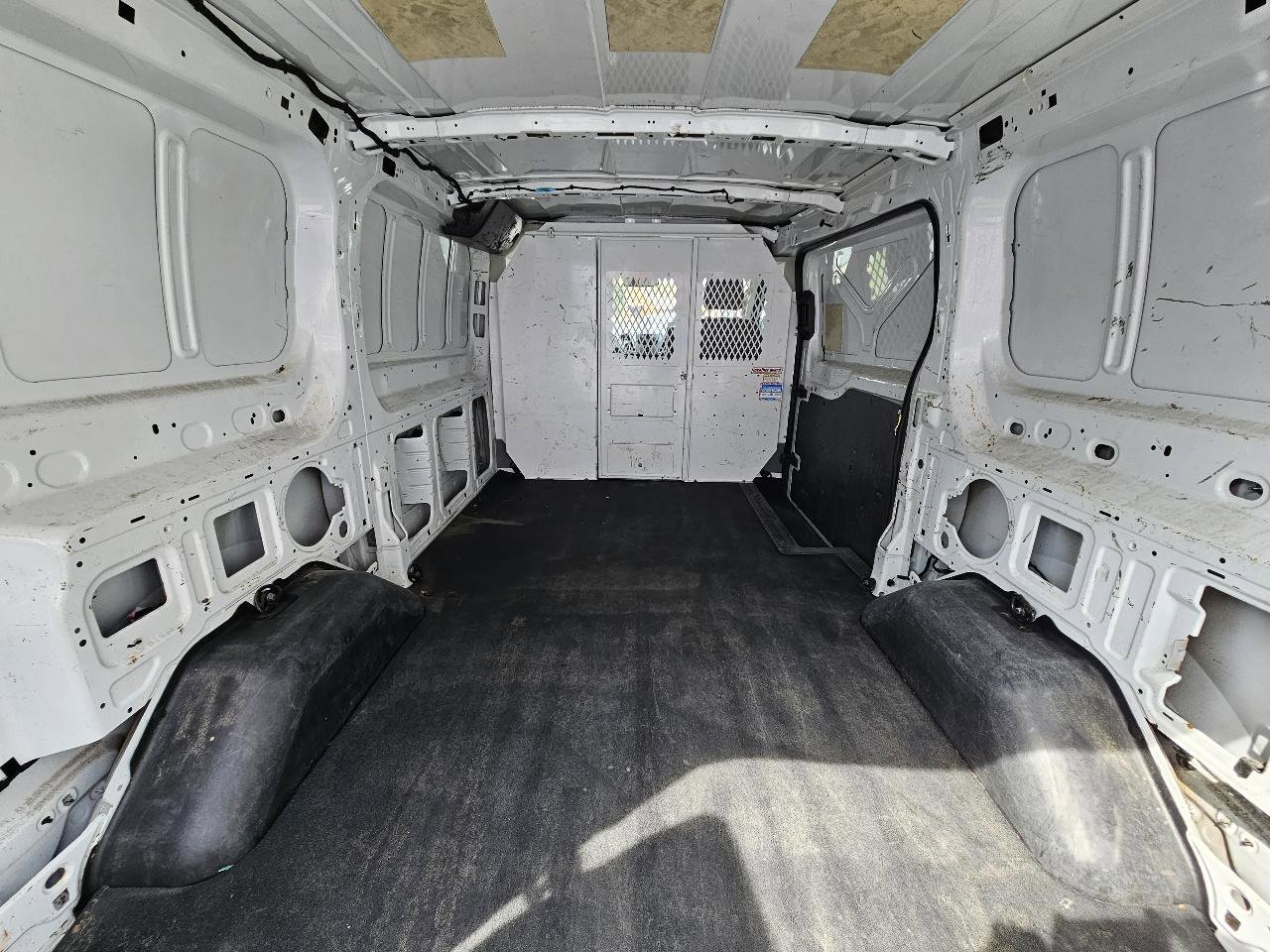 Used 2015 Ford Transit 250 130 Low Roof RWD image 19