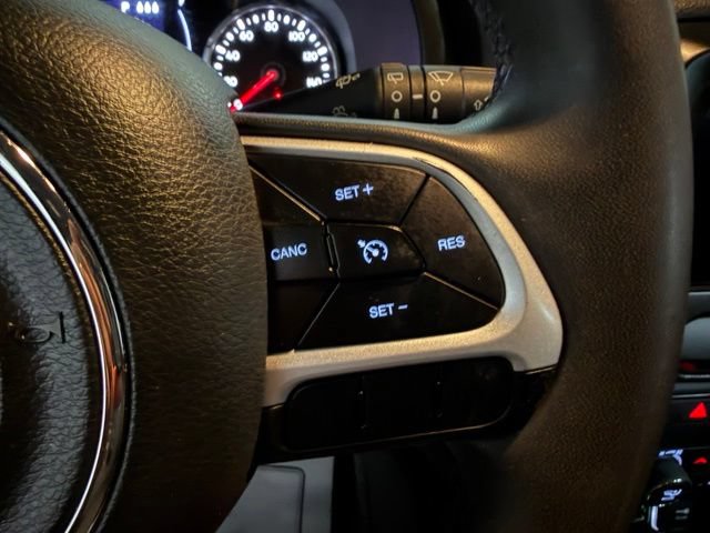 Used 2019 Jeep Renegade Latitude FWD image 31