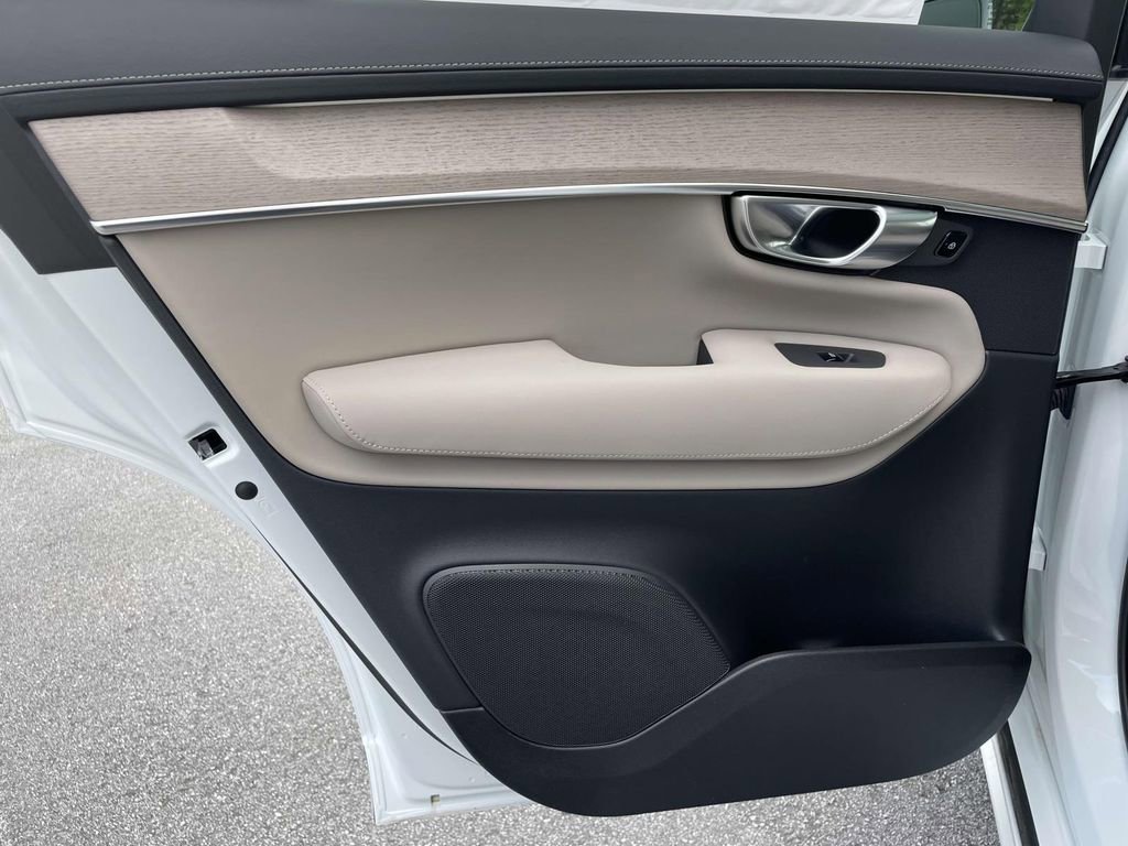 New 2026 Volvo XC90 B5 Core image 2