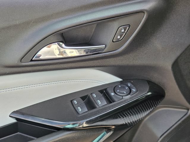 Used 2025 Chevrolet Trax LT w/ LT Convenience Package FWD image 21