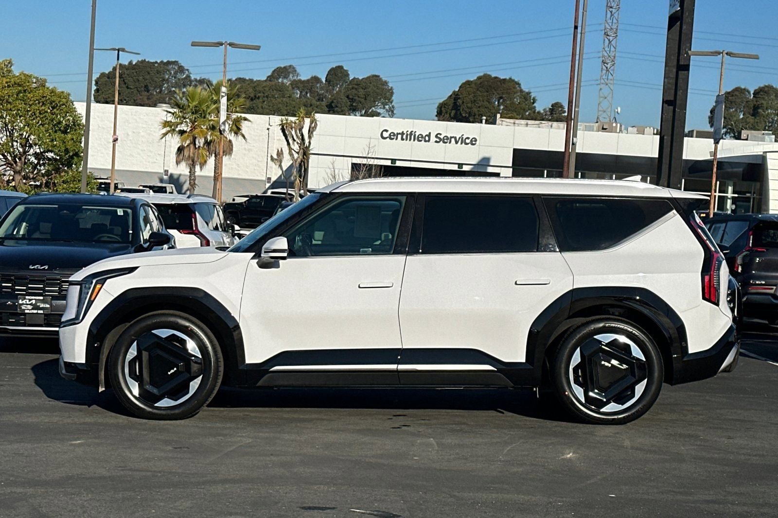 Certified 2025 Kia EV9 Land w/ Towing Package image 10