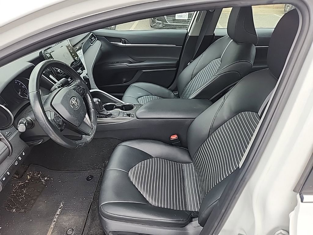 Used 2023 Toyota Camry SE w/ Cold Weather Package FWD image 10