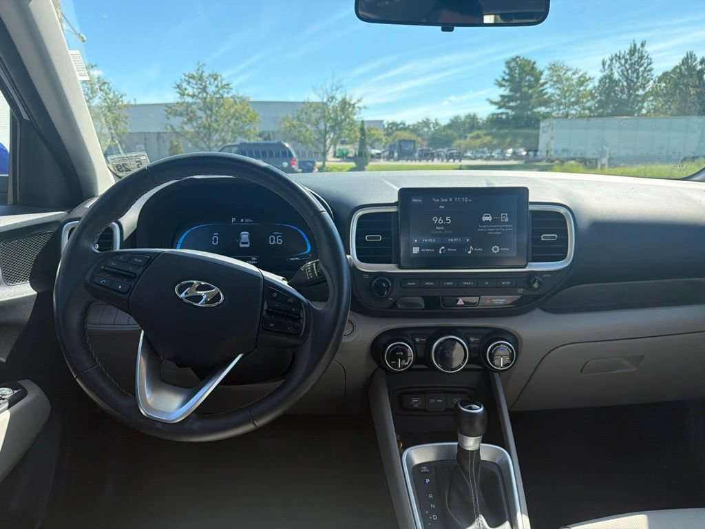 Used 2025 Hyundai Venue SEL FWD image 15
