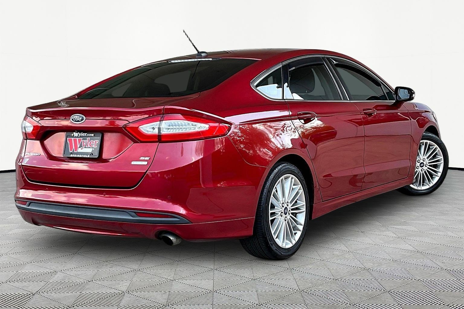 Used 2016 Ford Fusion SE w/ Equipment Group 202A FWD image 6