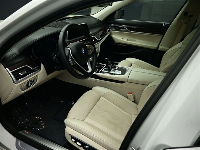 Used 2017 BMW 750i image 14