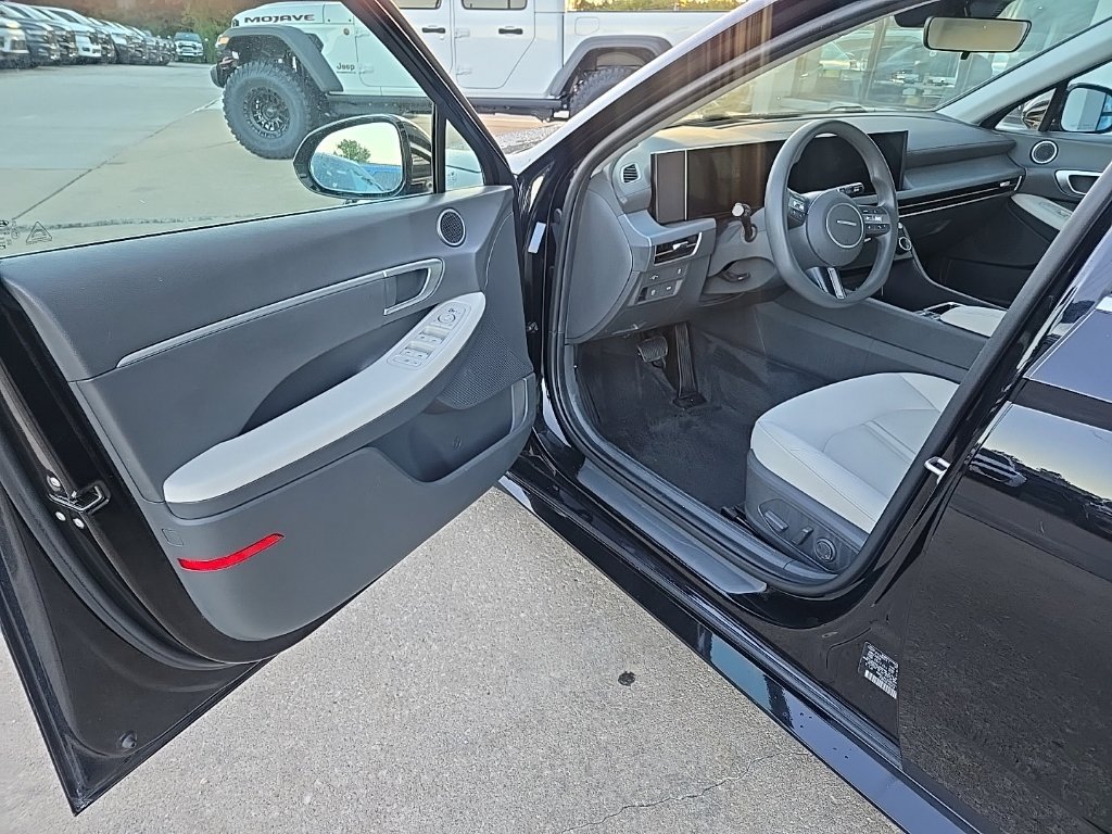 Used 2025 Hyundai Sonata SEL FWD image 8