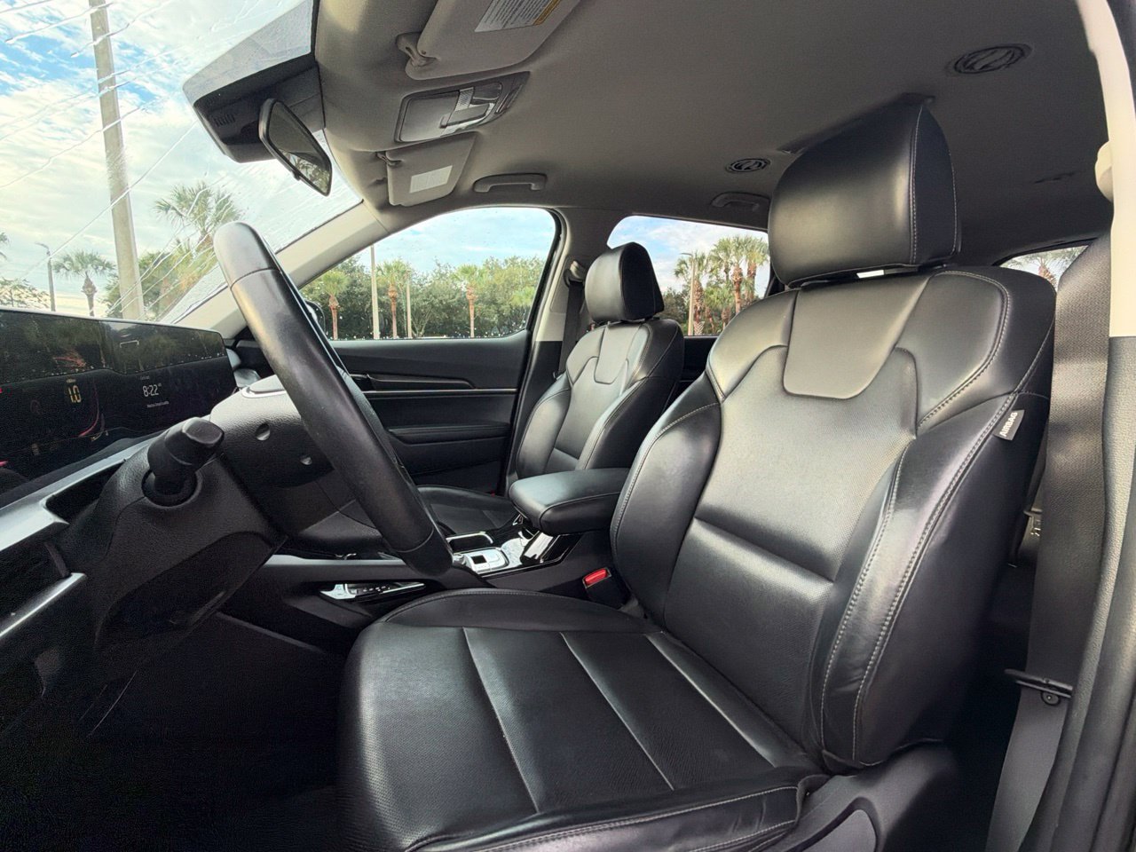 Used 2025 Kia Telluride LX FWD image 6