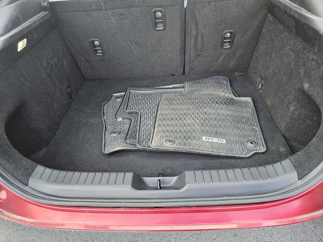 Used 2022 MAZDA MX-30 Electric w/ Premium Plus Pkg image 11