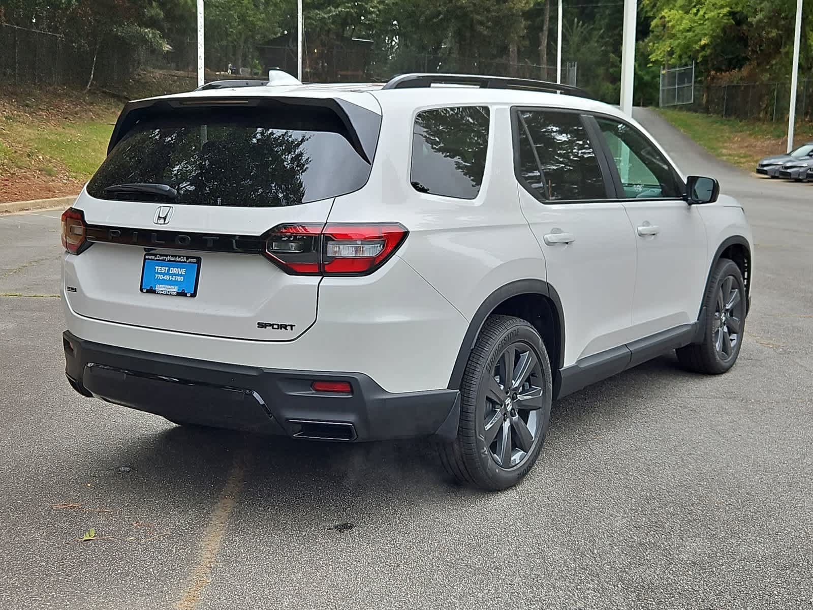 New 2026 Honda Pilot Sport image 4