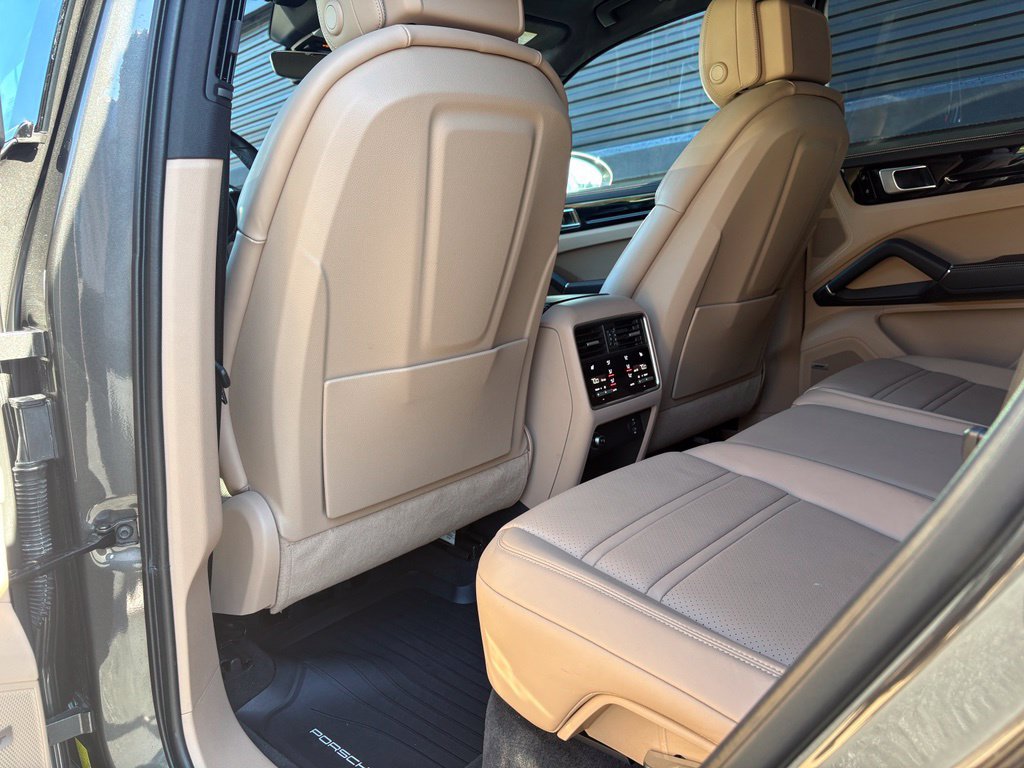 Certified 2020 Porsche Cayenne S AWD/4WD image 18