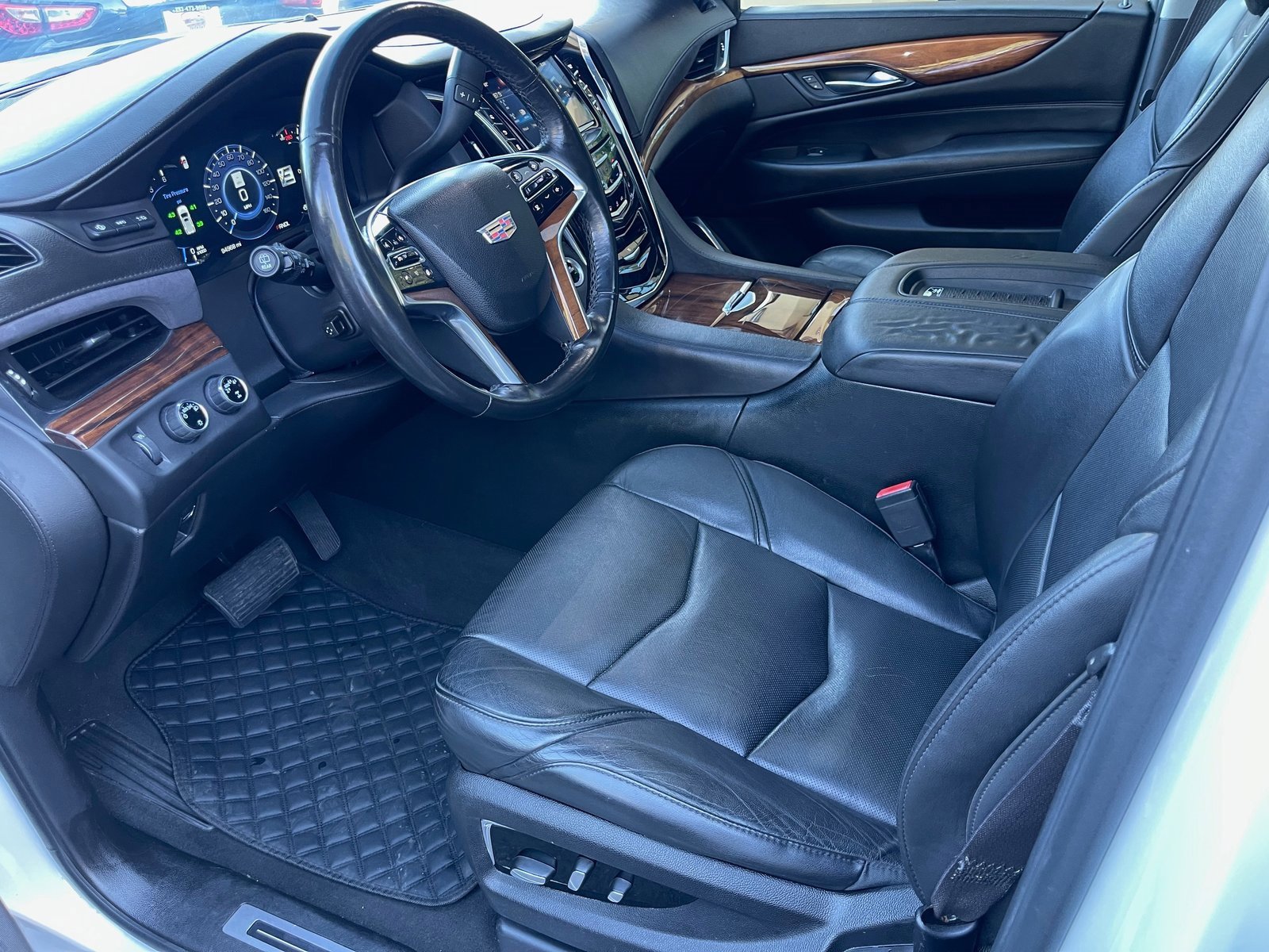 Used 2017 Cadillac Escalade Premium Luxury image 11