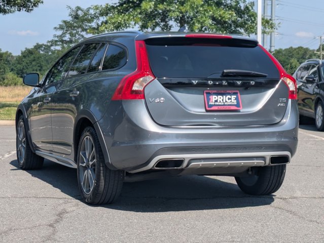 Used 2017 Volvo V60 T5 Cross Country Platinum AWD/4WD image 8