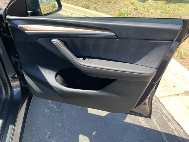 Used 2024 Tesla Model Y Long Range AWD/4WD image 22
