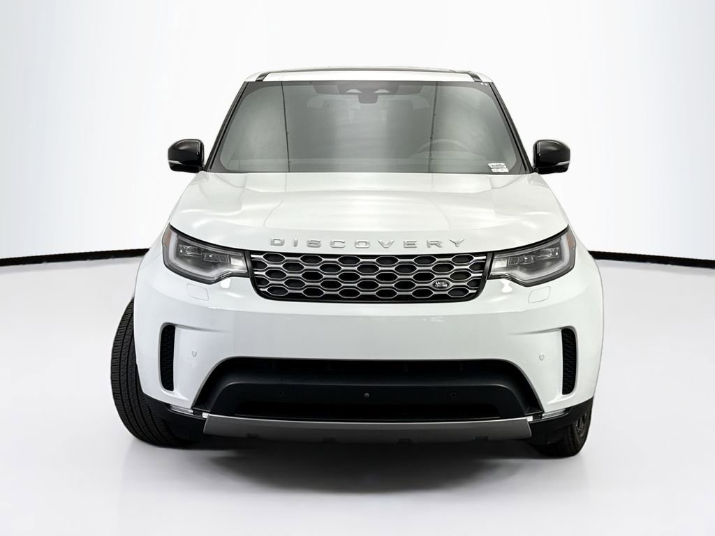 Certified 2025 Land Rover Discovery S image 2