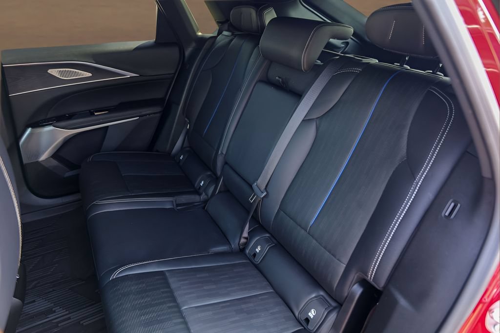 Certified 2025 Cadillac Lyriq Luxury w/ LPO, Floor Liner Package AWD/4WD image 22