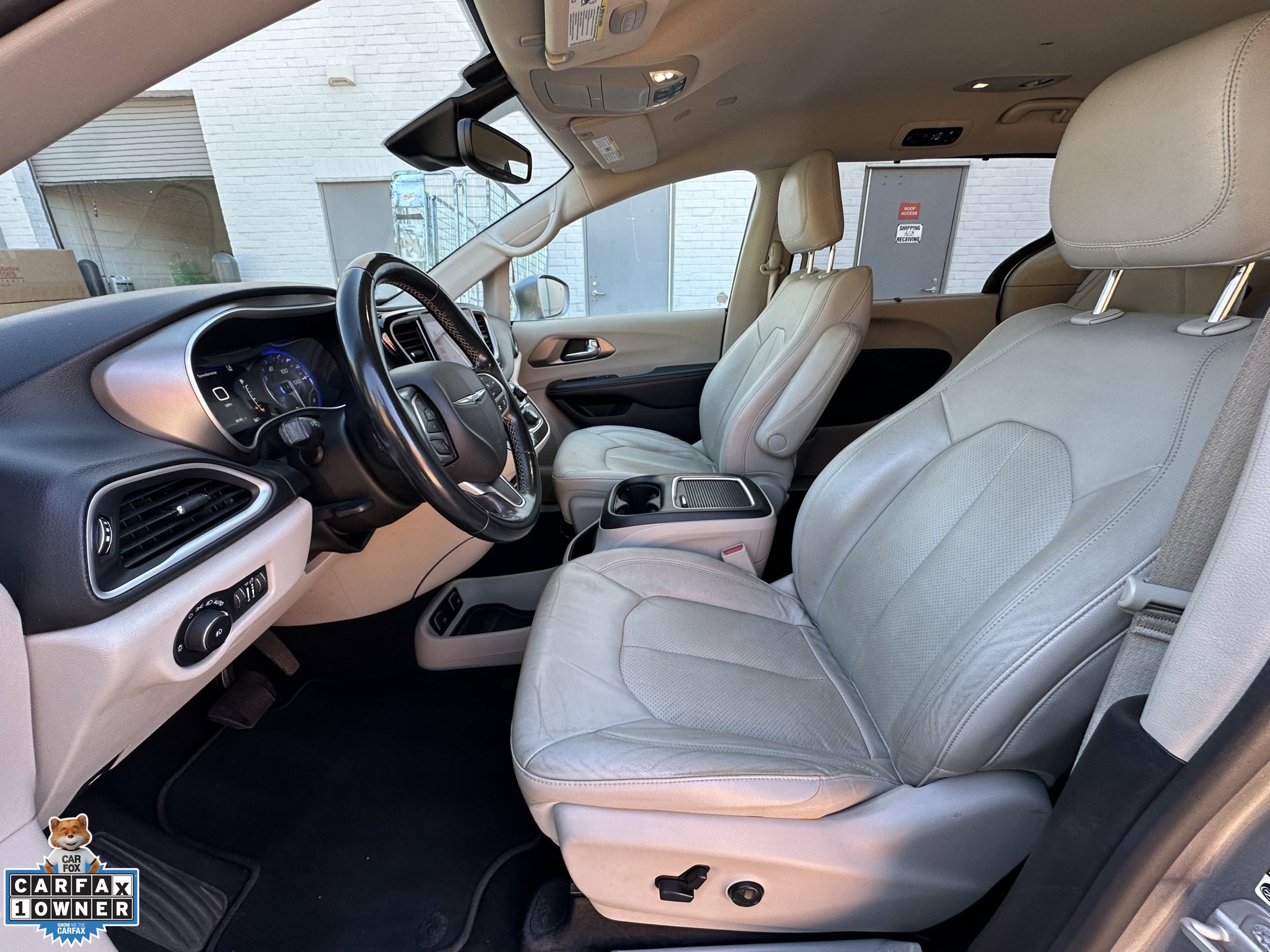 Used 2021 Chrysler Pacifica Touring-L FWD image 28