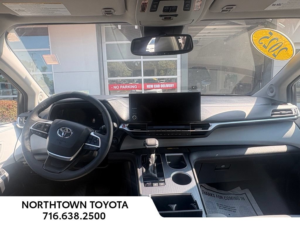 Used 2025 Toyota Sienna XLE w/ XLE Plus Package FWD image 20