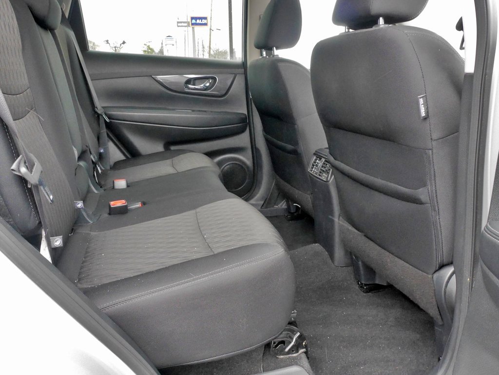 Used 2020 Nissan Rogue SV image 11