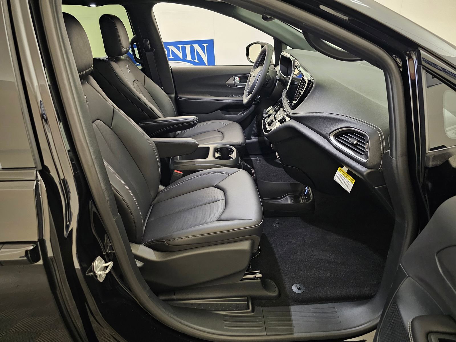 New 2026 Chrysler Pacifica Select image 26