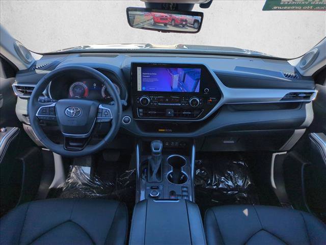 Certified 2026 Toyota Highlander Platinum AWD/4WD image 18