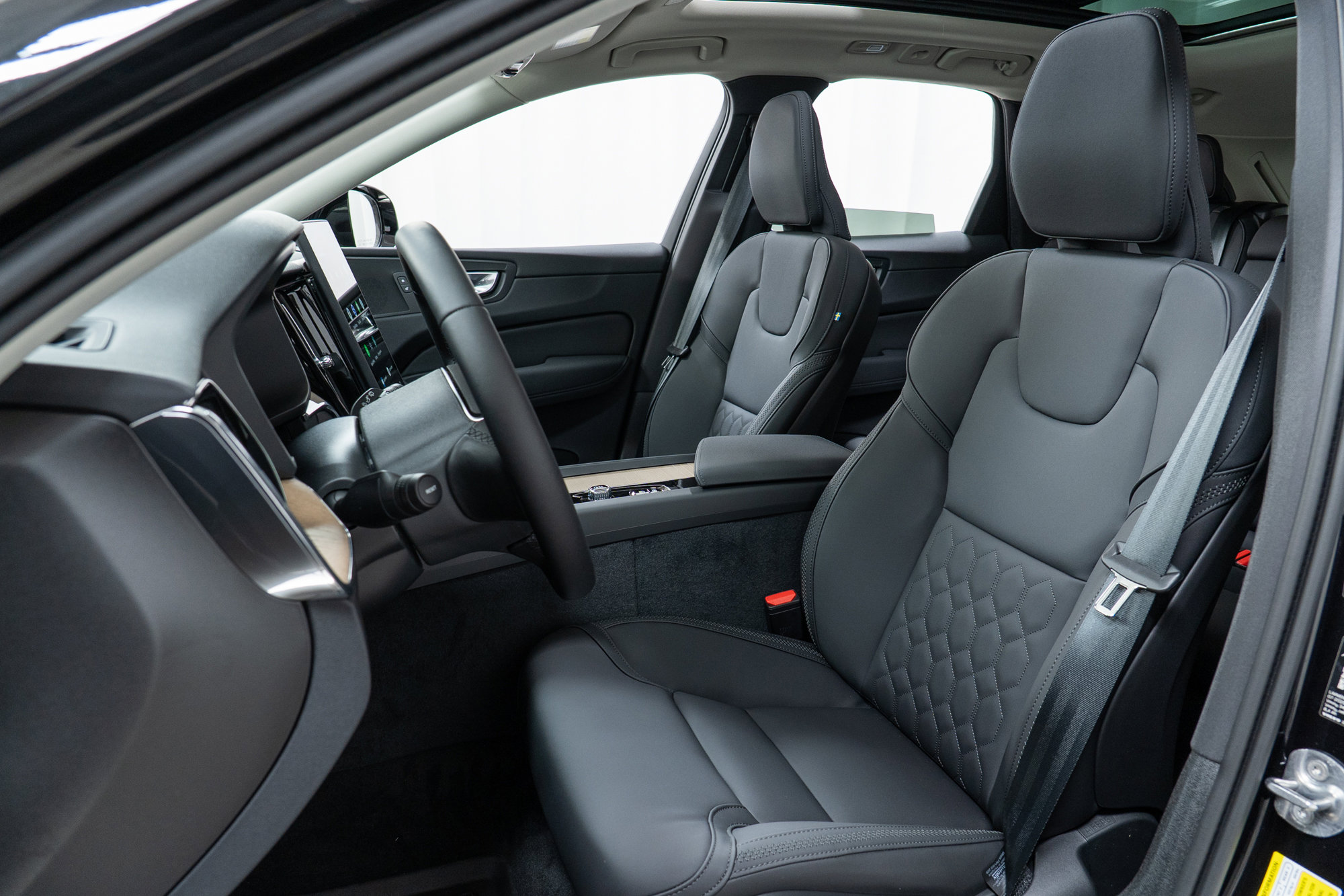 New 2026 Volvo XC60 B5 Core w/ Climate Package image 13