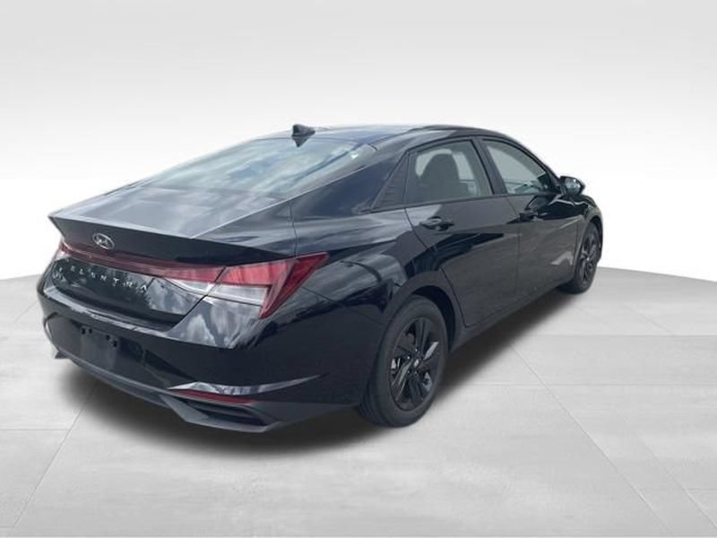 Used 2023 Hyundai Elantra SEL FWD image 7