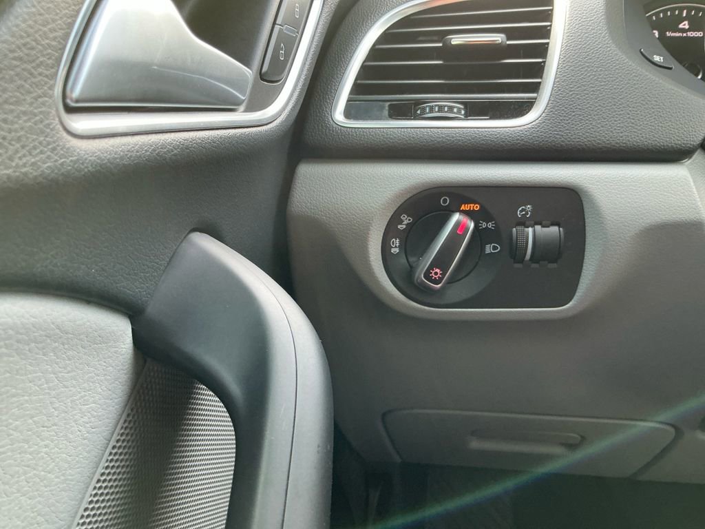 Used 2018 Audi Q3 2.0T Premium Plus image 21