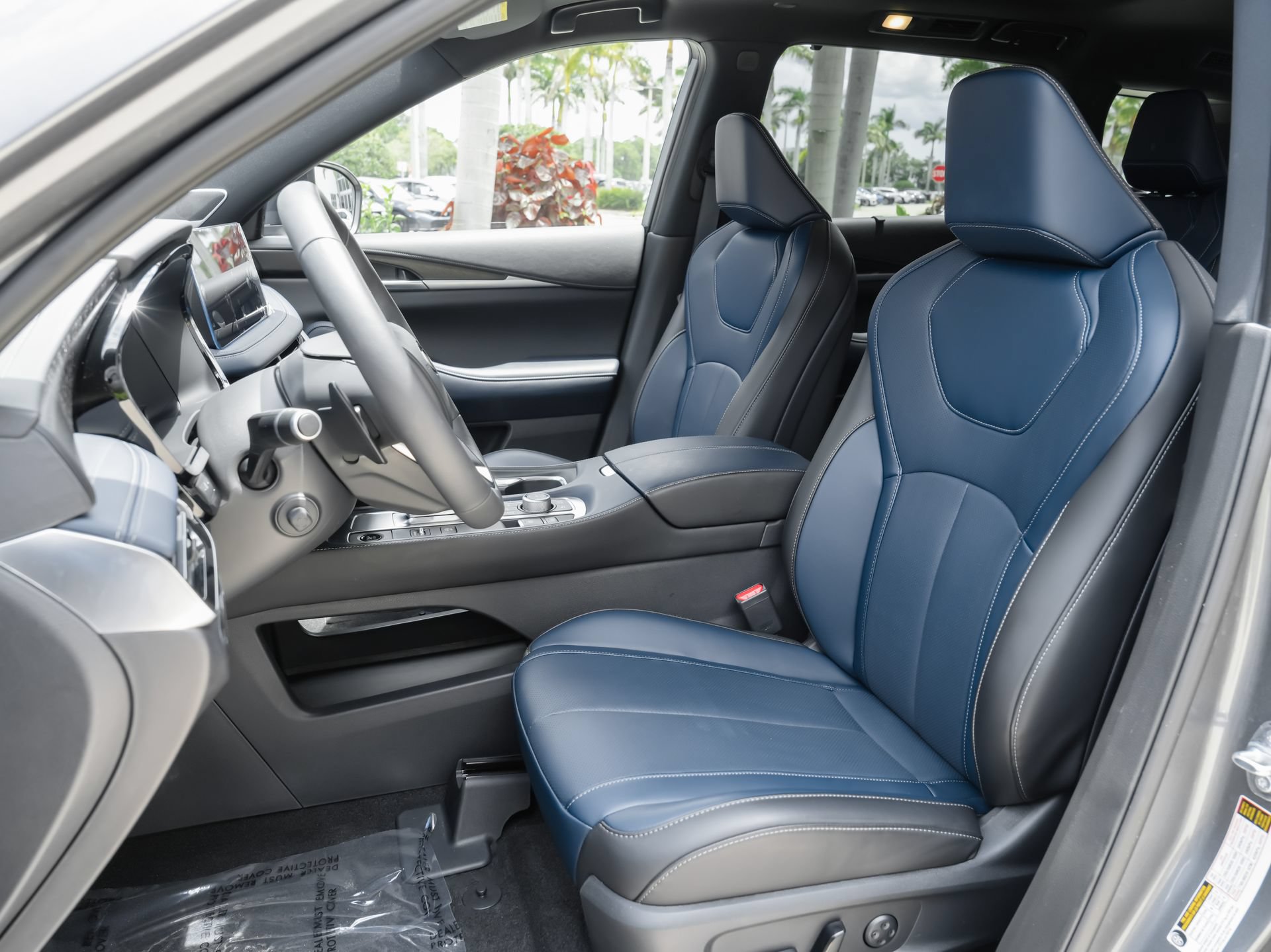 Certified 2026 INFINITI QX60 Sport w/ Dark Cargo Package AWD/4WD image 8