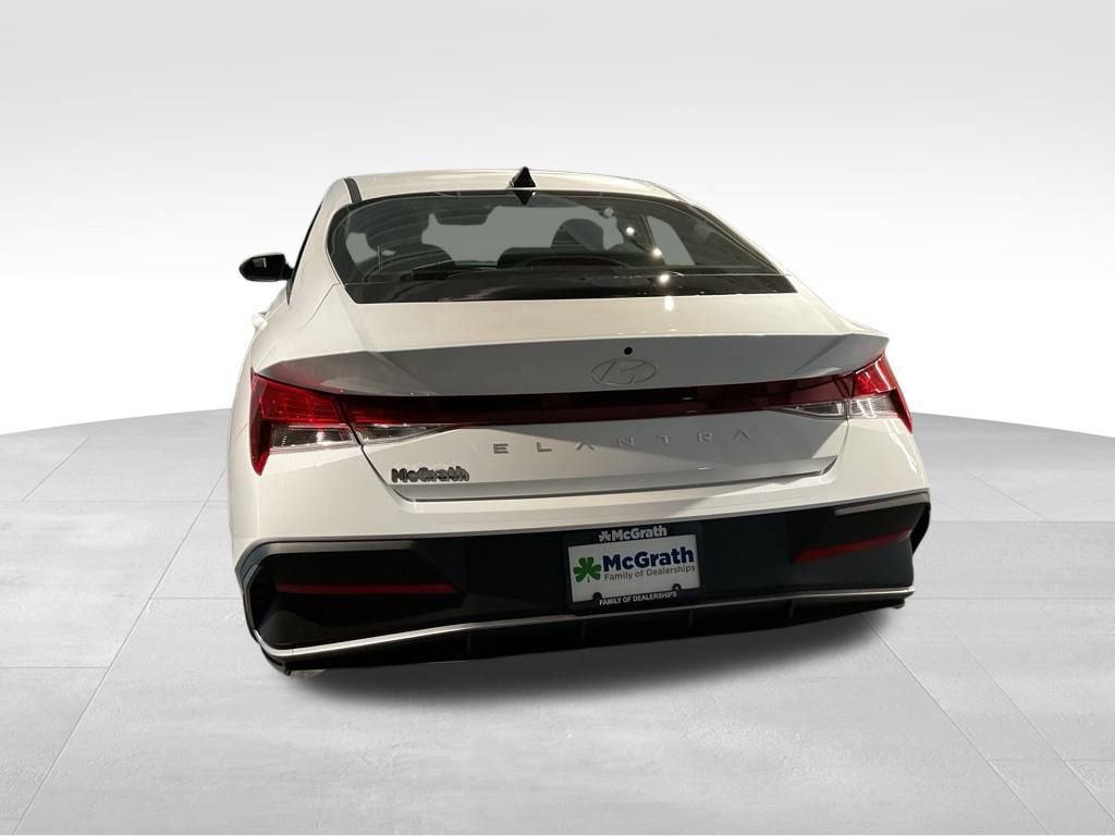 New 2026 Hyundai Elantra SE image 5