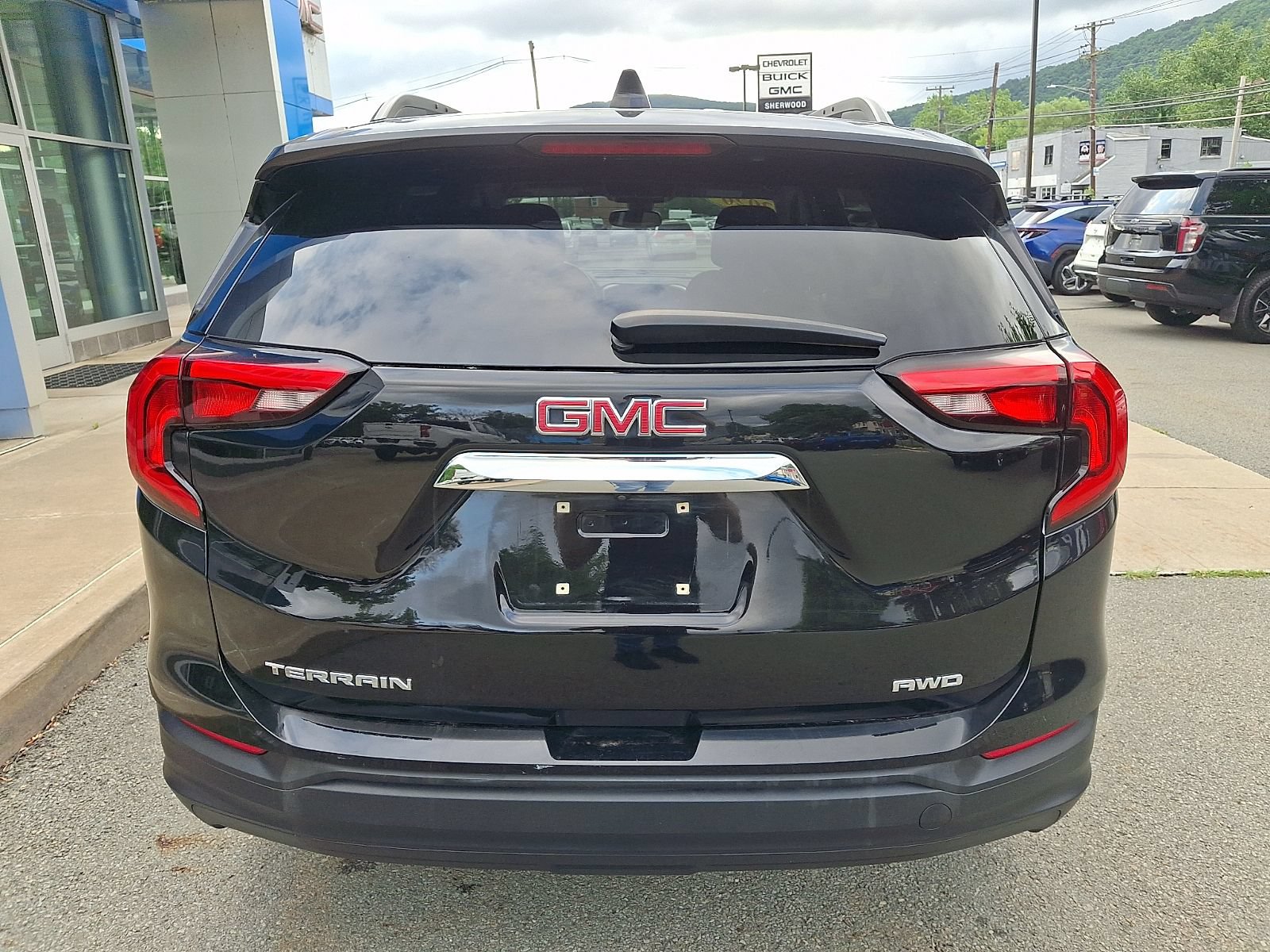 Used 2020 GMC Terrain SLE w/ Driver Convenience Package AWD/4WD image 5