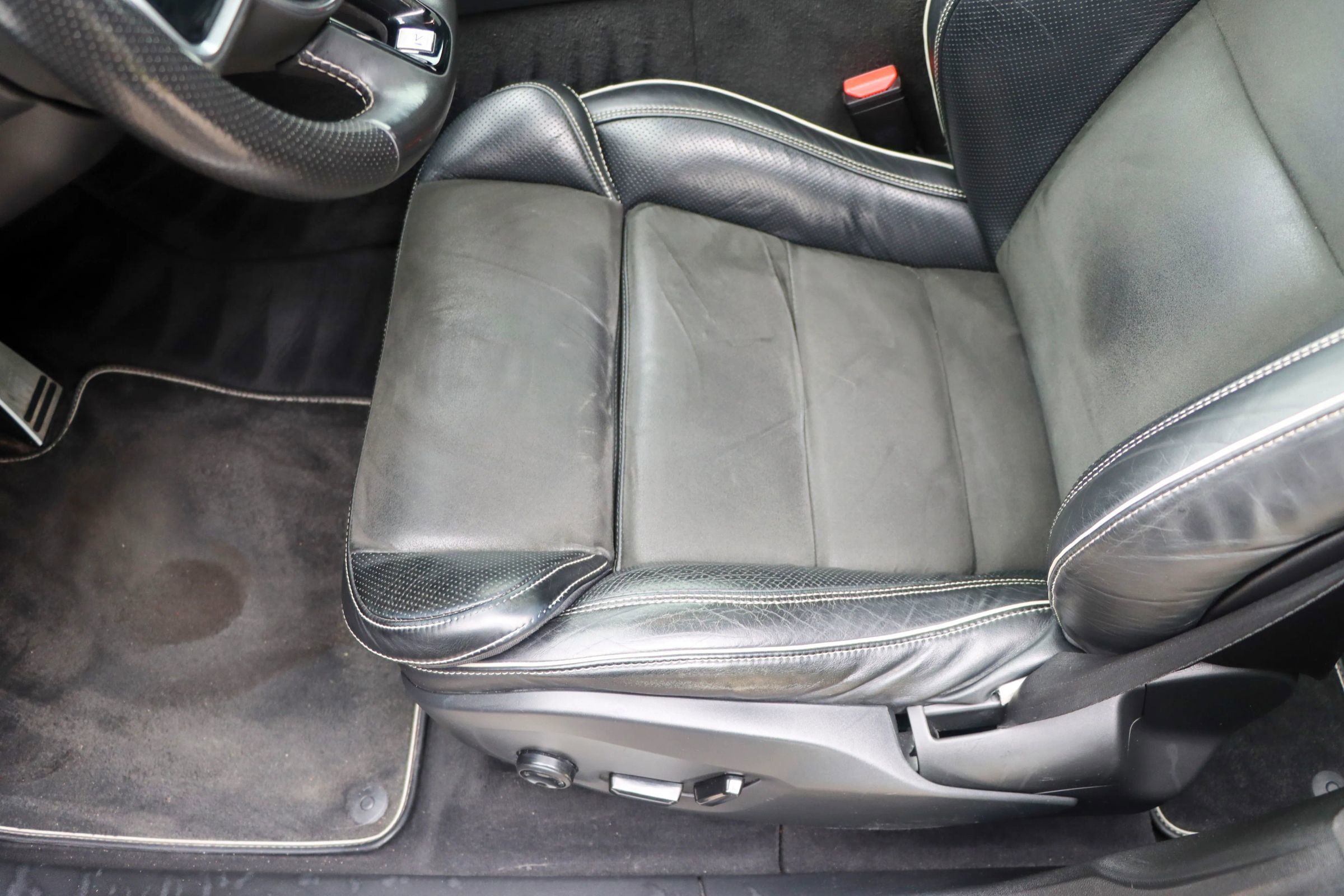 Used 2018 Volvo XC60 T6 R-Design w/ Convenience Package image 16