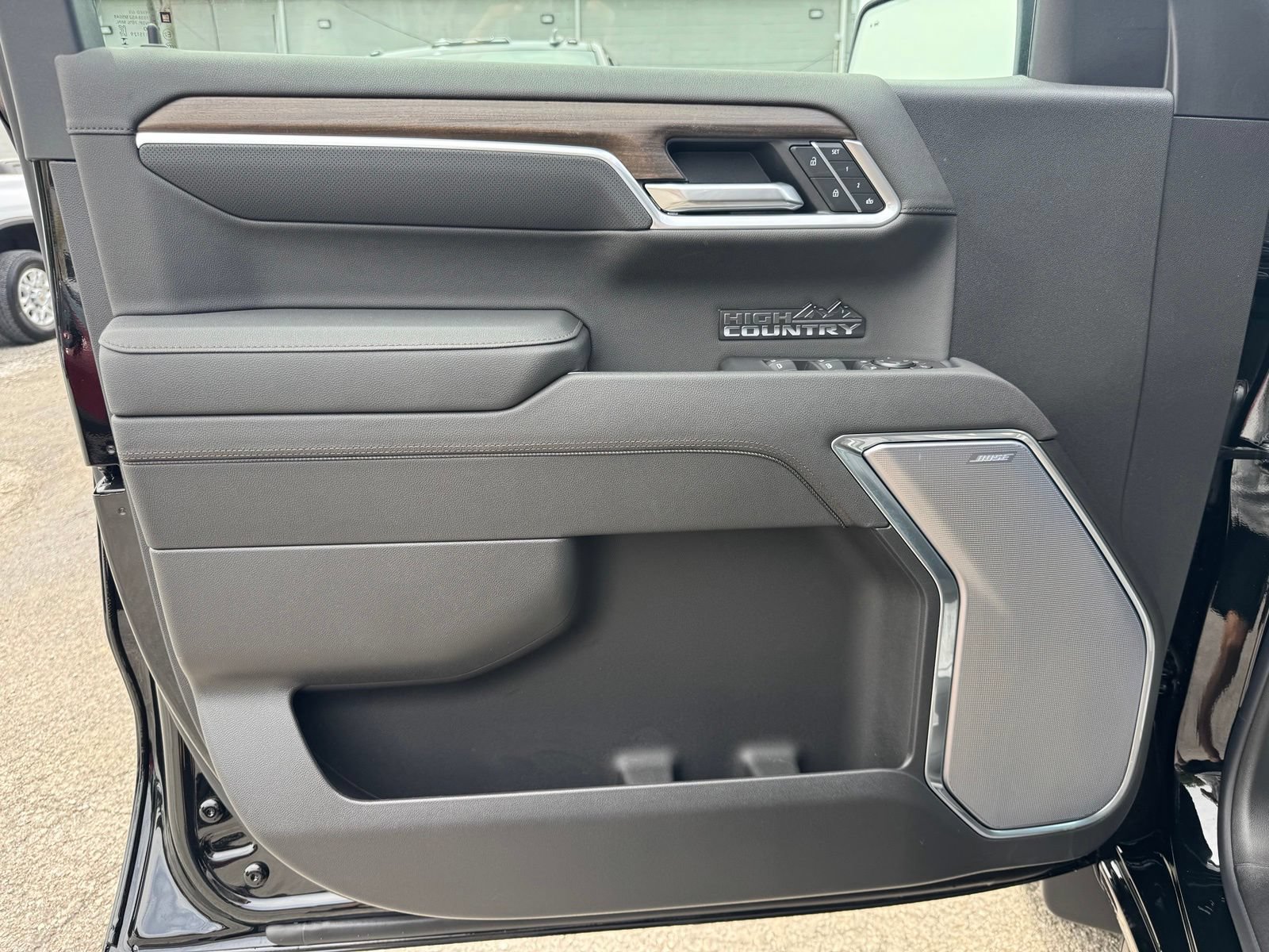 New 2026 Chevrolet Silverado 1500 High Country w/ Midnight Edition AWD/4WD image 11
