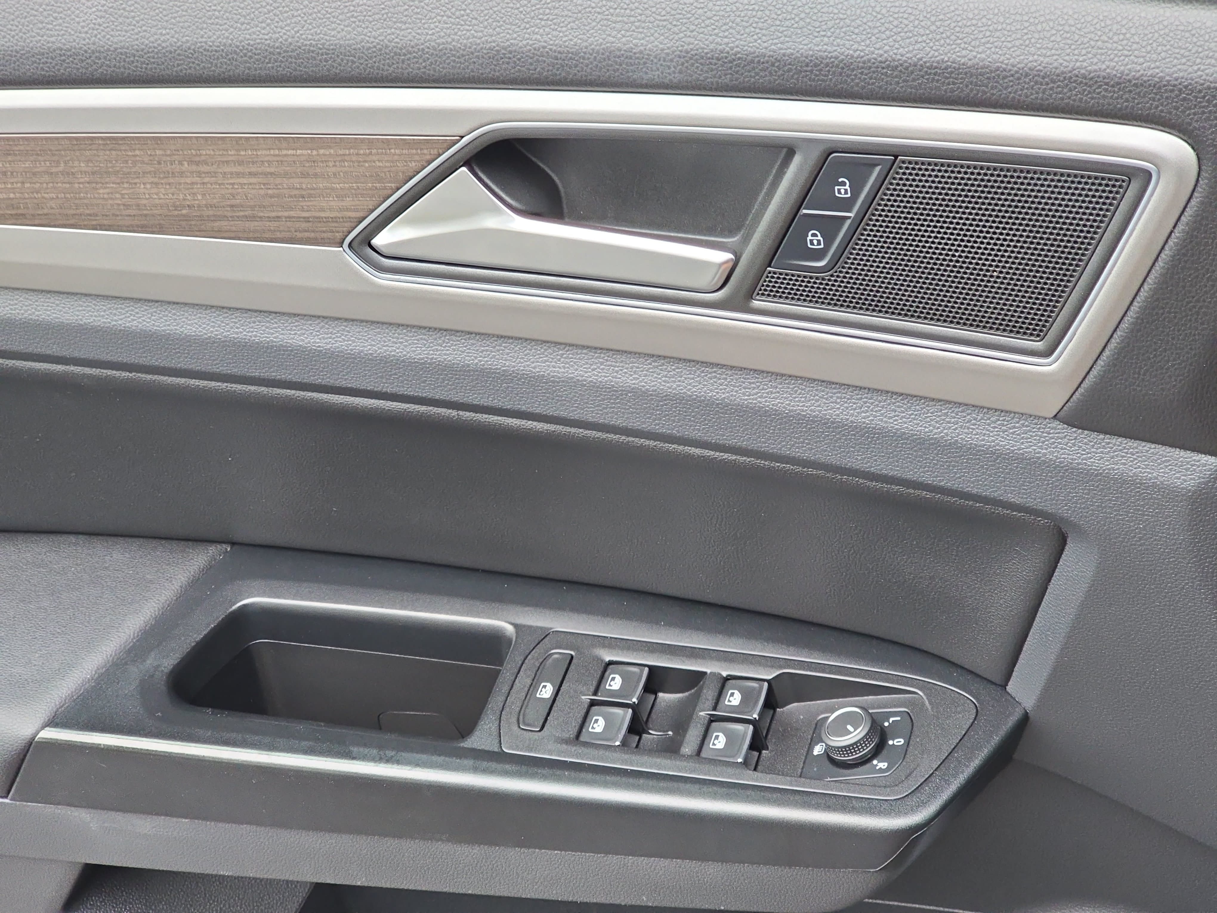 Used 2019 Volkswagen Atlas SE FWD image 29