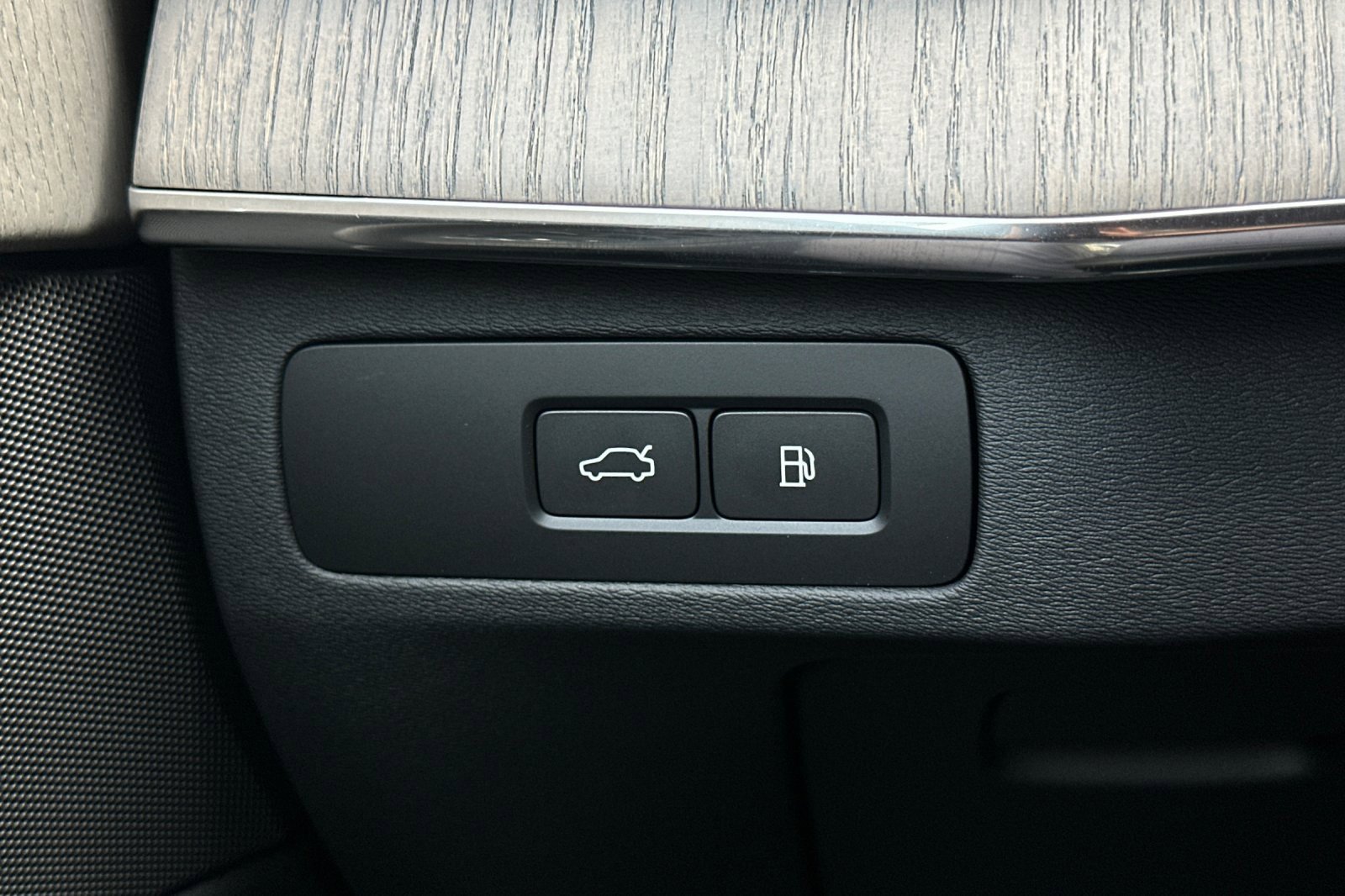 Certified 2025 Volvo XC90 T8 Ultra w/ Protection Package Premier image 32