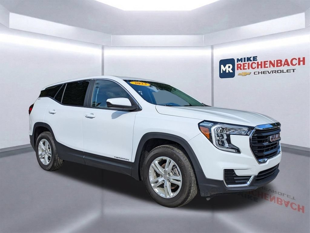 Used 2023 GMC Terrain SLE FWD image 2