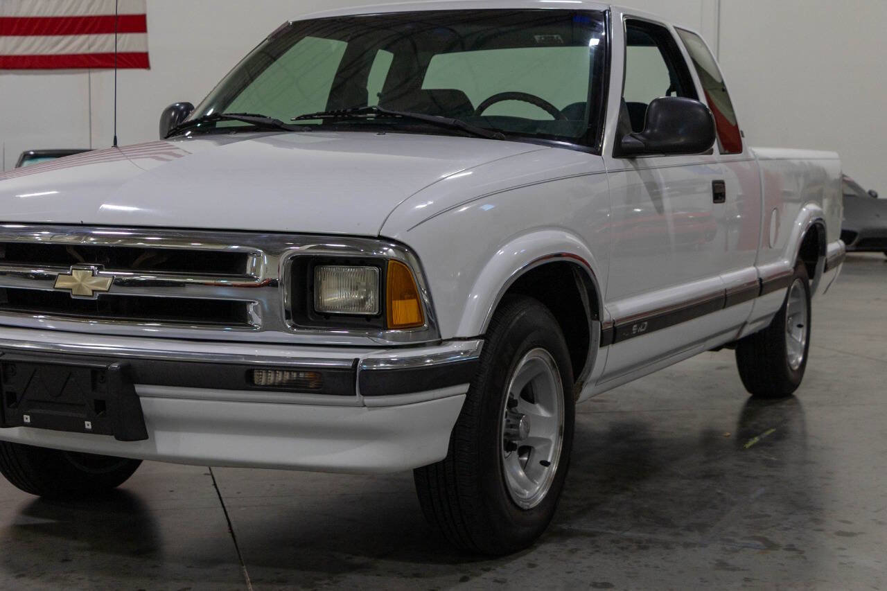 Used 1995 Chevrolet S10 Pickup LS RWD image 35