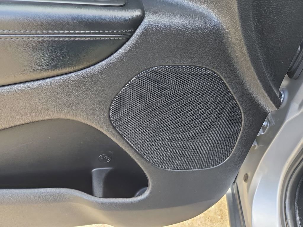 Used 2020 Jeep Grand Cherokee Laredo image 14