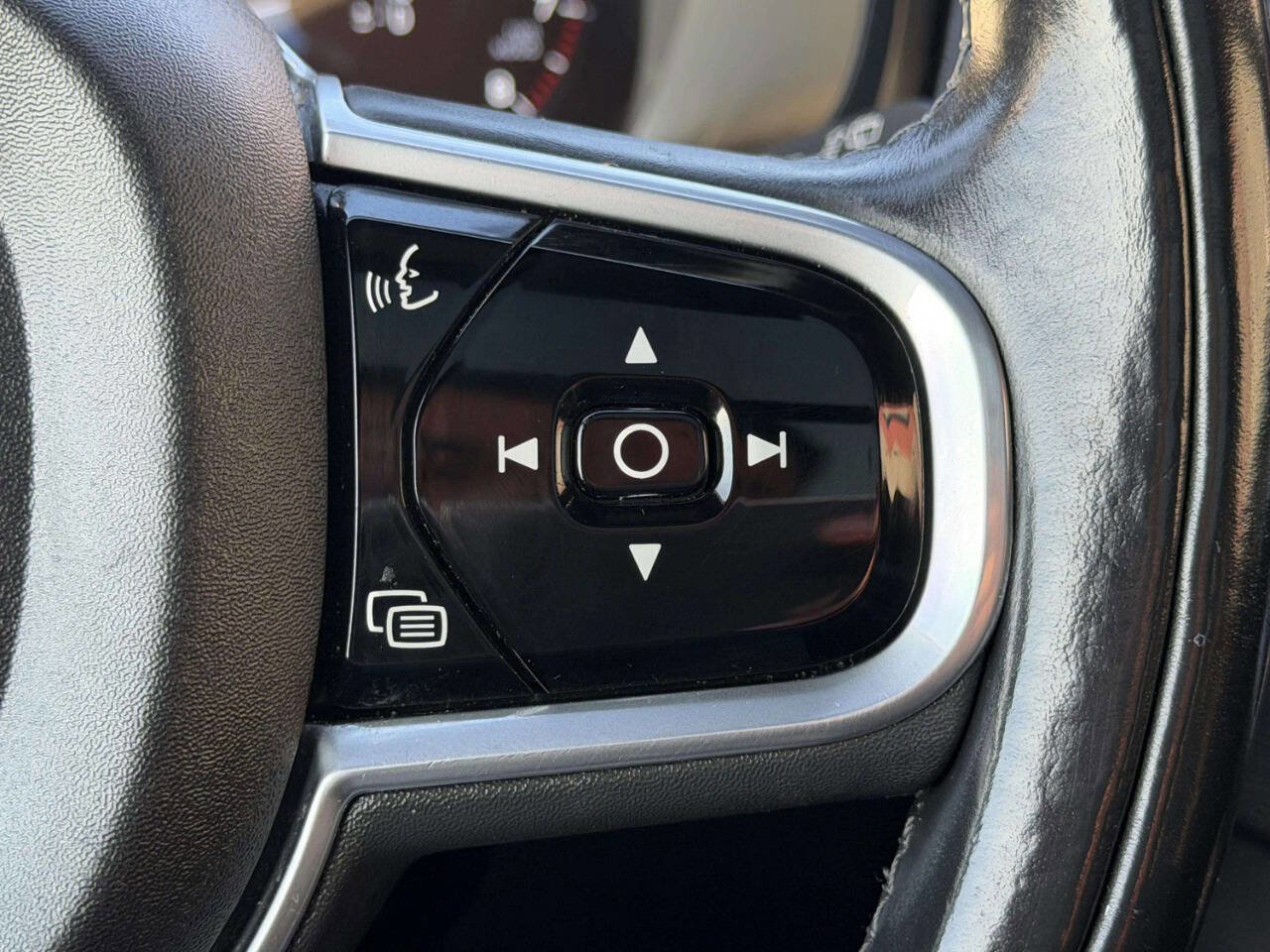 Used 2017 Volvo XC90 T6 Momentum w/ Vision Package AWD/4WD image 41