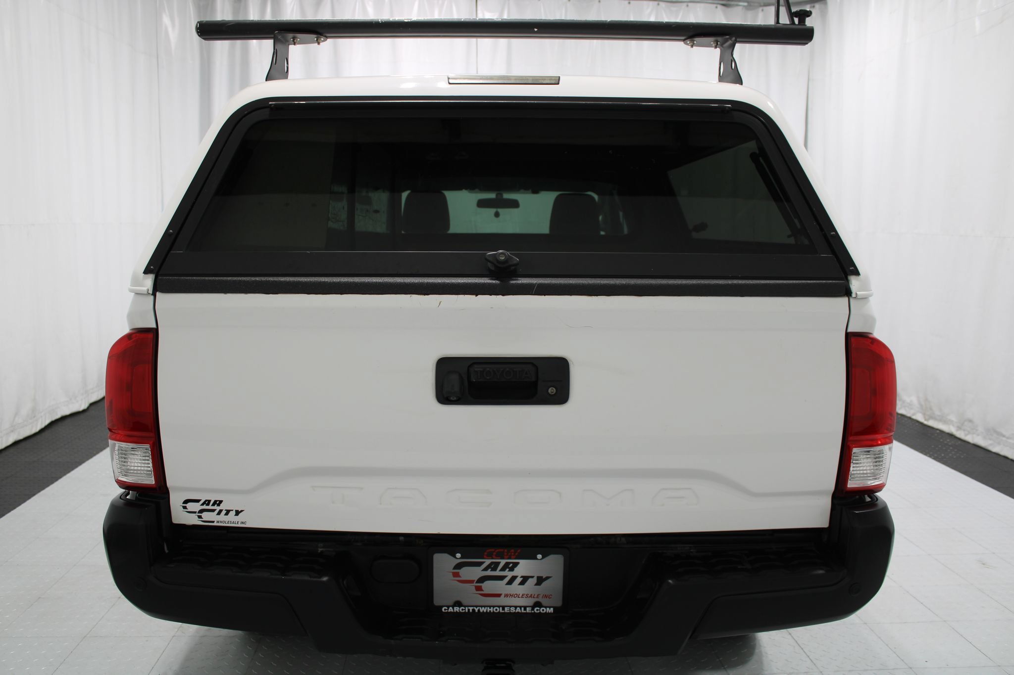 Used 2017 Toyota Tacoma SR RWD image 7