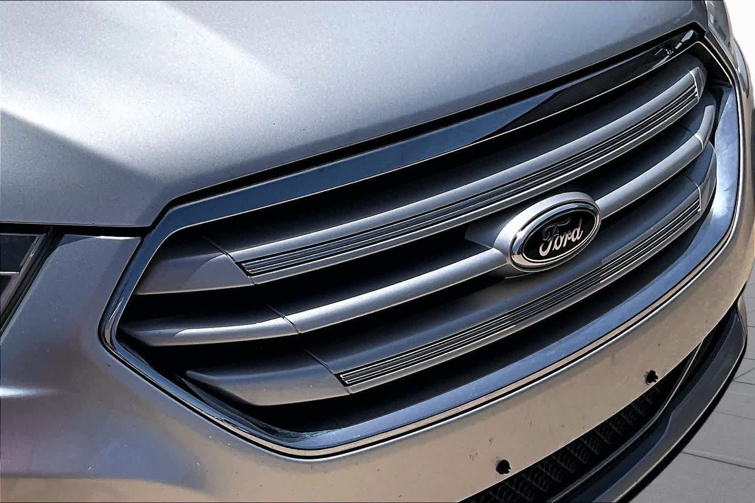 Used 2013 Ford Taurus Limited FWD image 27