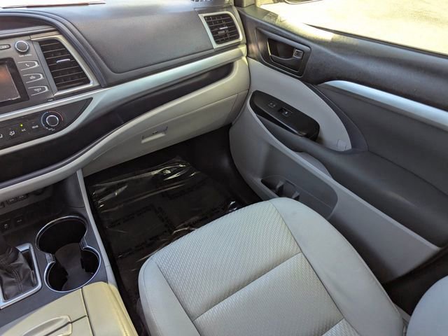 Used 2019 Toyota Highlander LE image 16