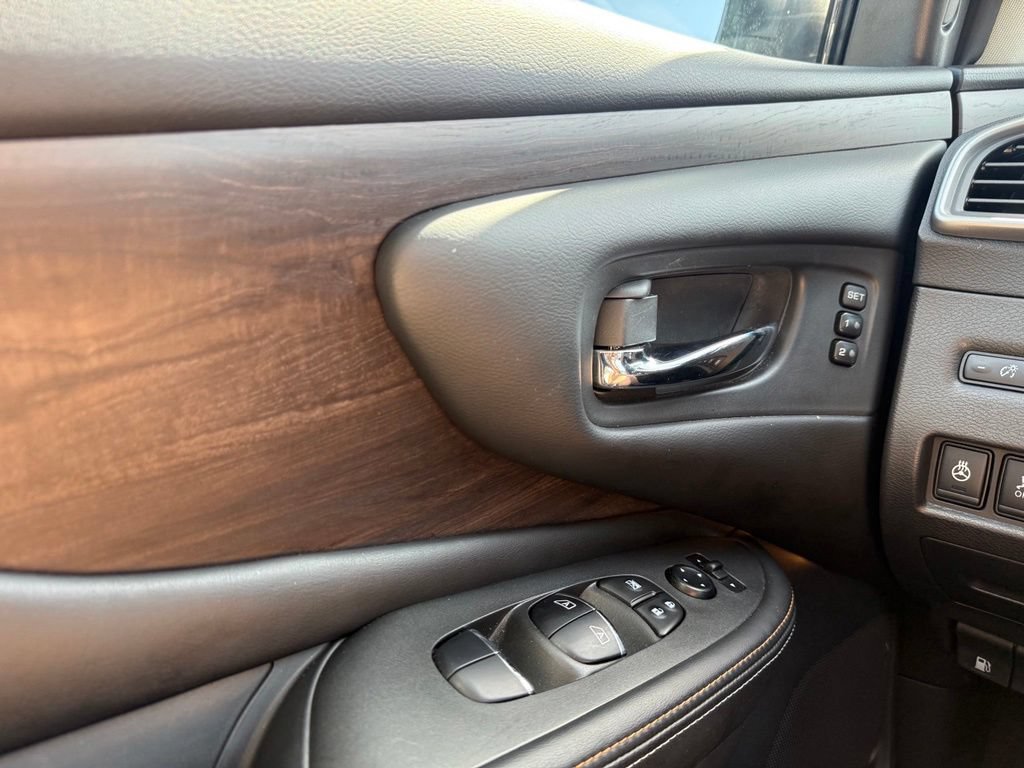 Used 2024 Nissan Murano Platinum AWD/4WD image 11